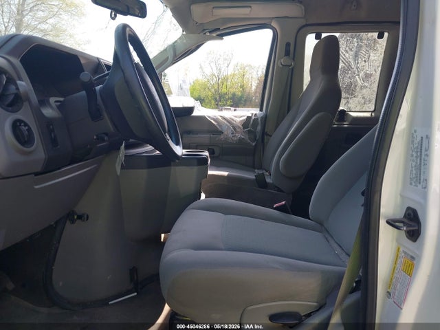 Ford E-350 Xlt
