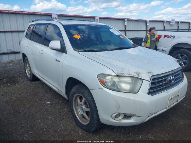 Salvage Toyota Highlander Image