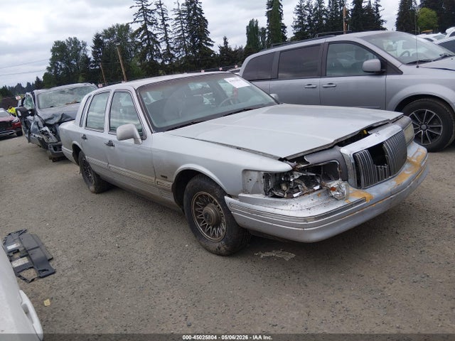 Salvage Lincoln Towncar Image