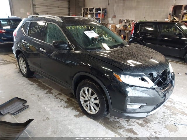 Salvage Nissan Rogue Image
