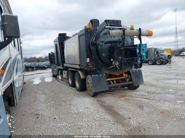 Peterbilt 567