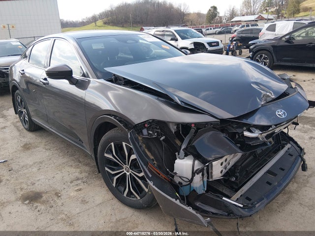 Salvage Toyota Crown Image