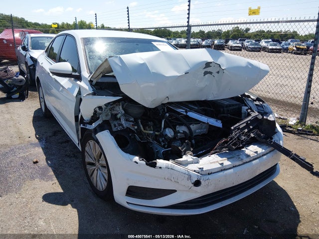 Salvage Volkswagen Jetta Image
