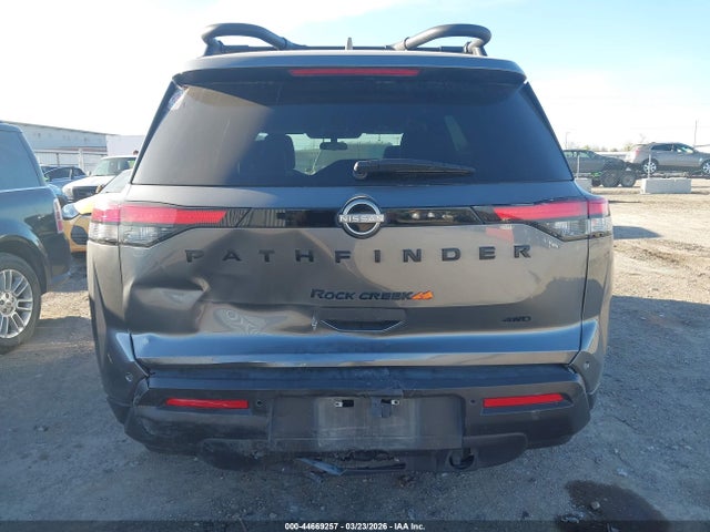 Nissan Pathfinder Rock Creek 4wd