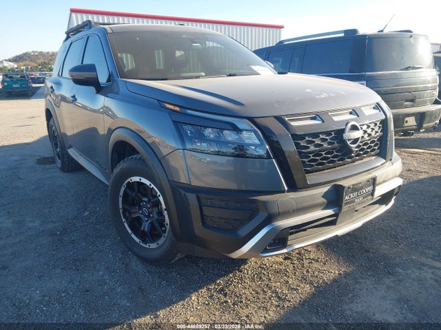 Salvage Nissan Pathfinder Image
