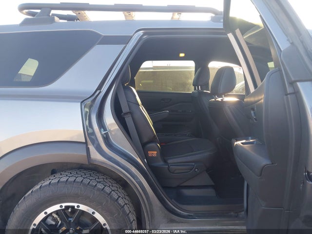Nissan Pathfinder Rock Creek 4wd