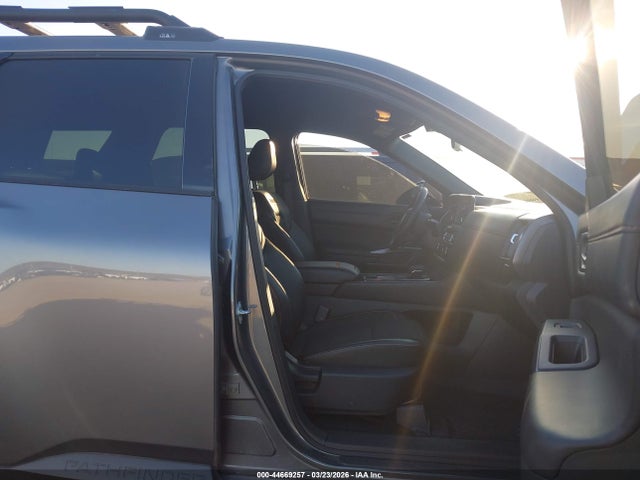 Nissan Pathfinder Rock Creek 4wd