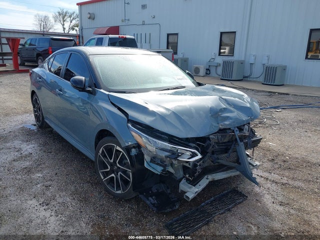 Salvage Nissan Sentra Image