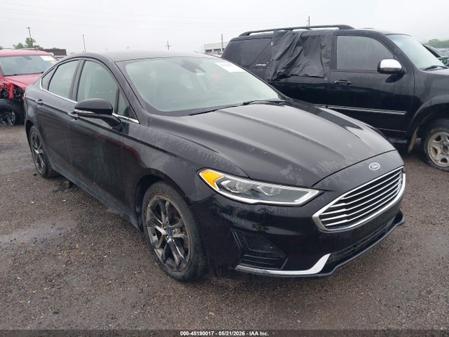 Salvage Ford Fusion Image