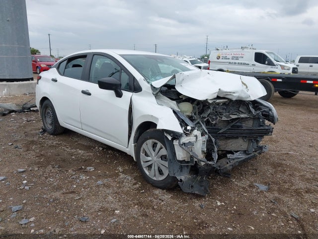 Salvage Nissan Versa Image