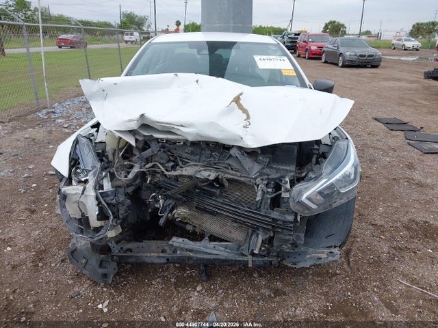Nissan Versa 1.6 S