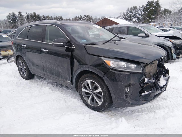 Salvage Kia Sorento Image