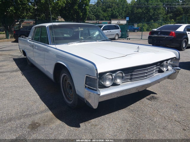 Salvage Lincoln Continental Image