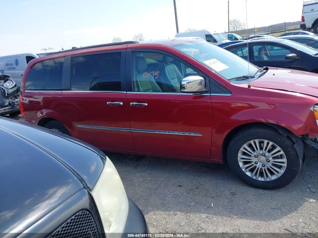 Chrysler Town & Country Touring-l