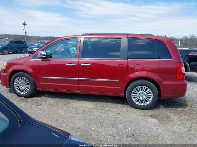 Chrysler Town & Country Touring-l
