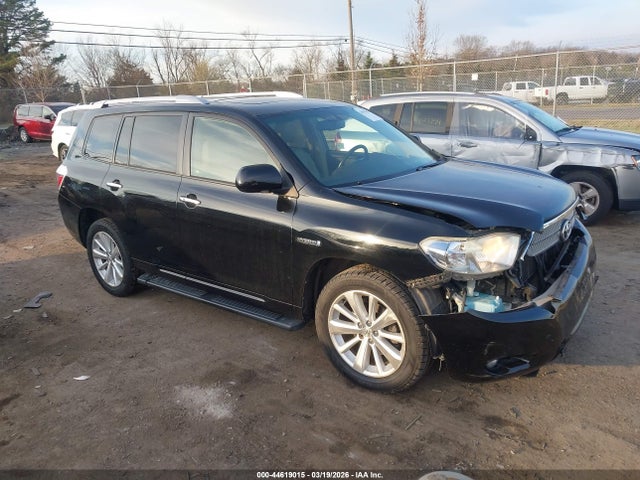 Salvage Toyota Highlander Image
