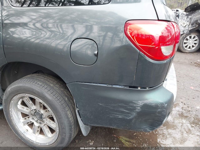 Toyota Sequoia Sr5 5.7l V8