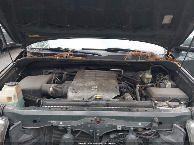 Toyota Sequoia Sr5 5.7l V8
