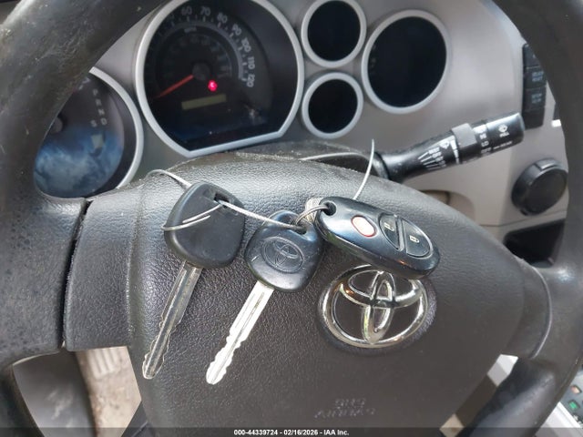 Toyota Sequoia Sr5 5.7l V8