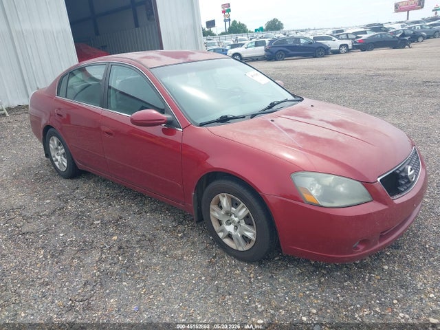 Salvage Nissan Altima Image