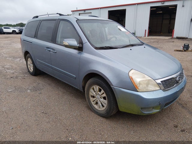 Salvage Kia Sedona Image
