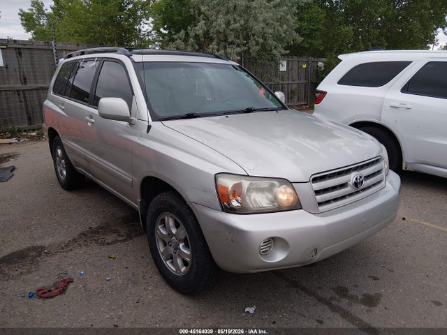Salvage Toyota Highlander Image