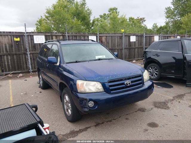 Salvage Toyota Highlander Image