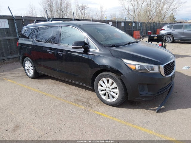 Salvage Kia Sedona Image