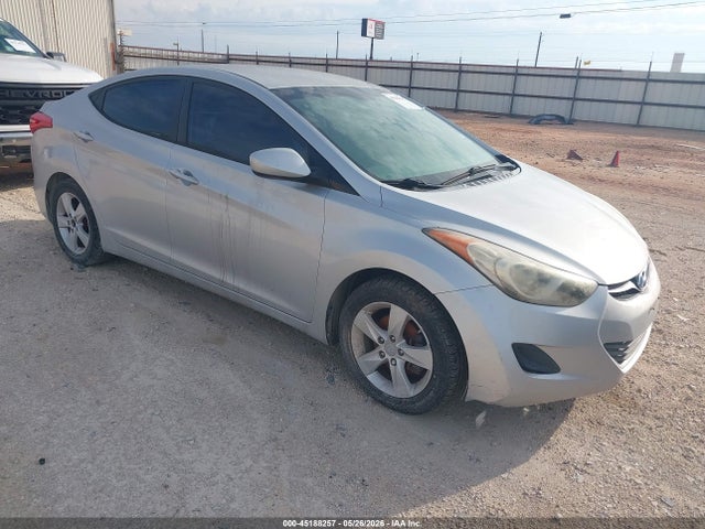 Salvage Hyundai ELANTRA Image