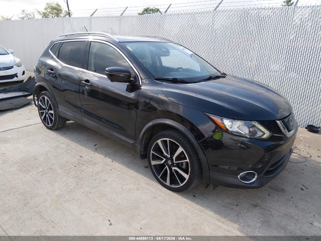 Salvage Nissan Rogue Image