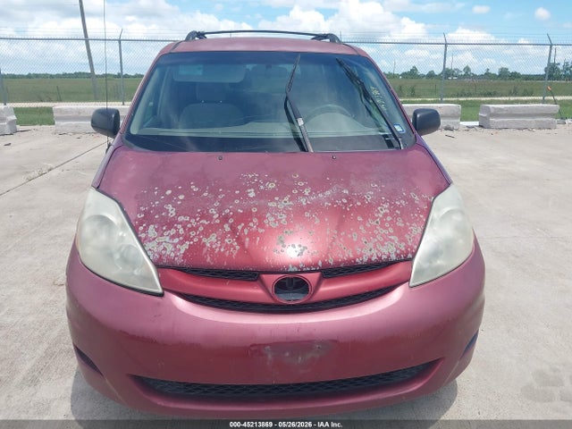 Toyota Sienna Le
