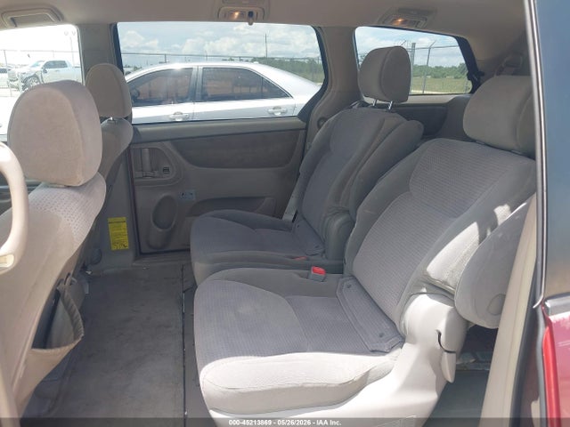 Toyota Sienna Le