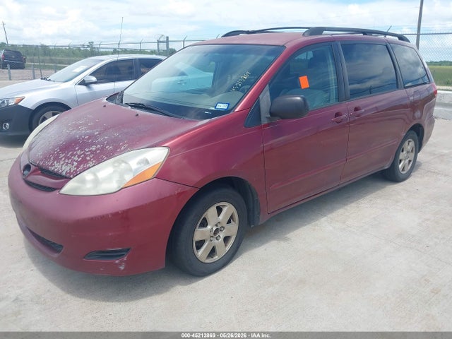 Toyota Sienna Le