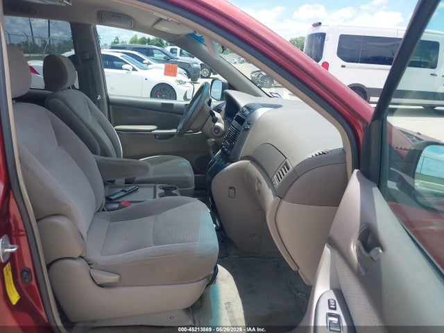 Toyota Sienna Le