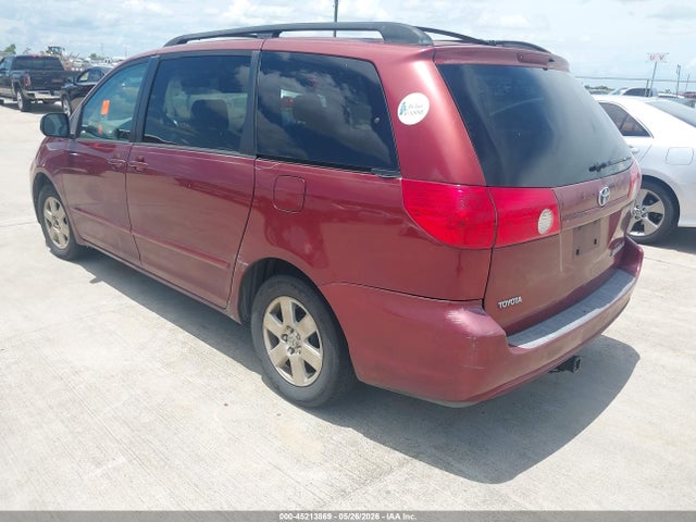 Toyota Sienna Le