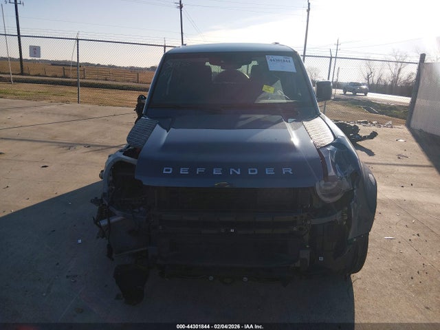 Land Rover Defender 110 P300