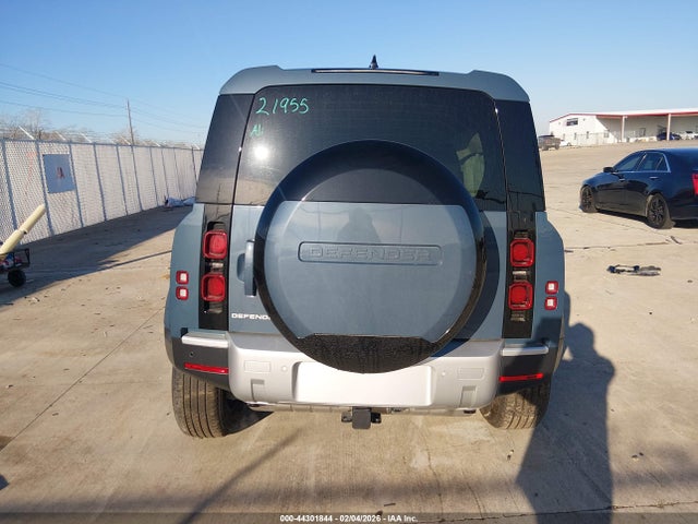 Land Rover Defender 110 P300