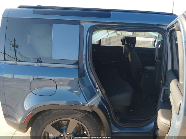 Land Rover Defender 110 P300
