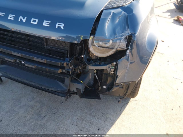 Land Rover Defender 110 P300