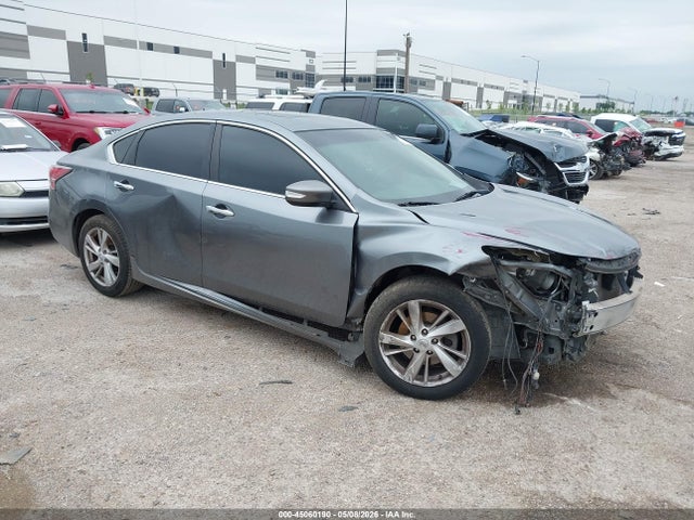 Salvage Nissan Altima Image