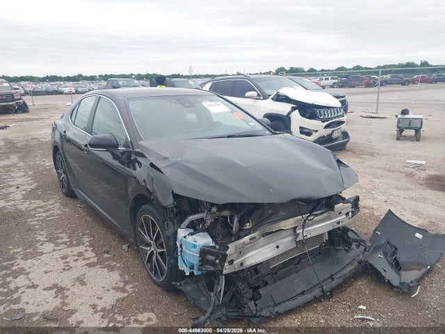 Salvage Toyota Camry Image
