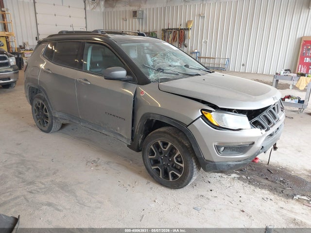 Salvage Jeep Compass Image