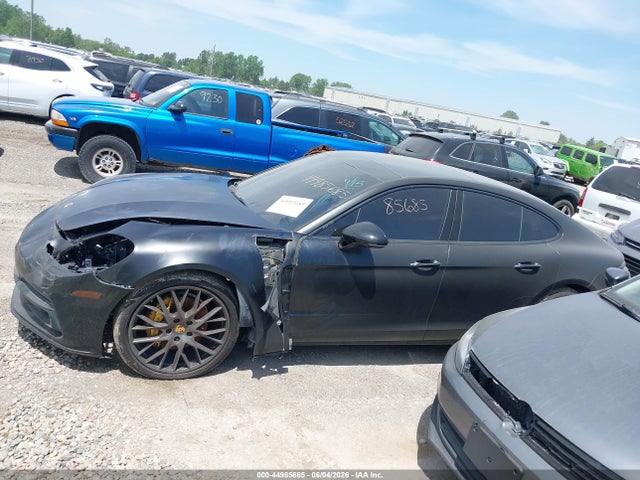 Porsche Panamera 4