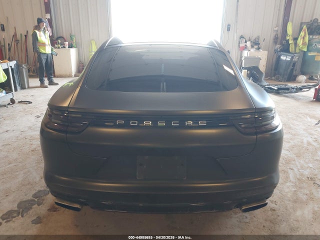 Porsche Panamera 4