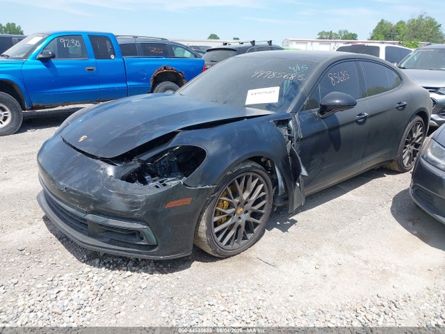 Porsche Panamera 4