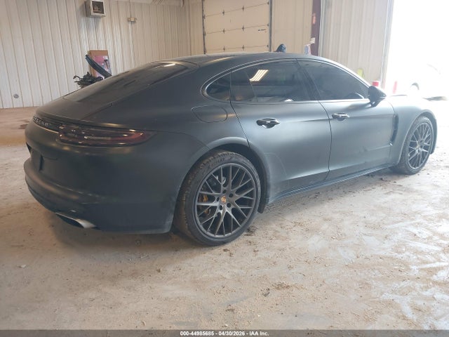 Porsche Panamera 4