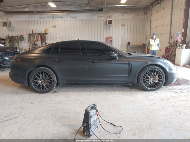 Porsche Panamera 4
