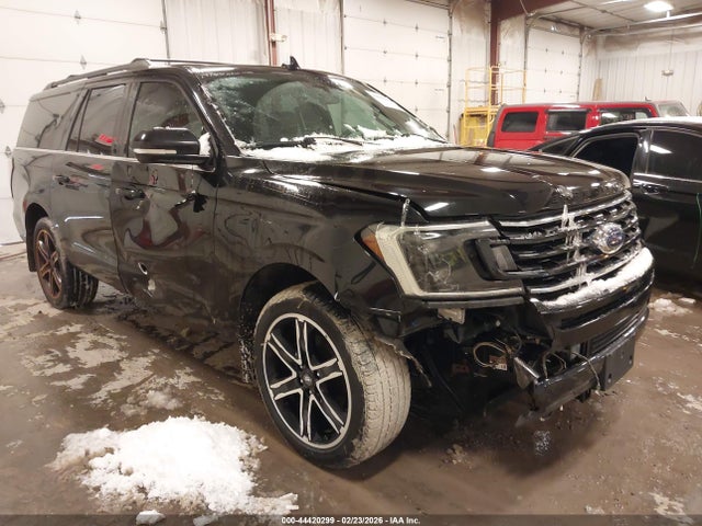 Salvage Ford Expedition Image