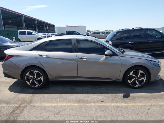 Hyundai ELANTRA Sel