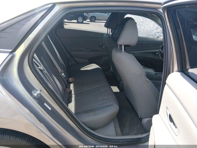 Hyundai ELANTRA Sel